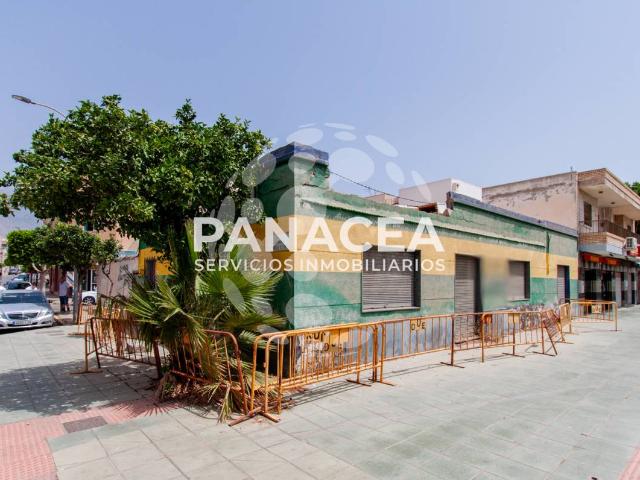 Casa adosada en Venta en Santa María del Águila