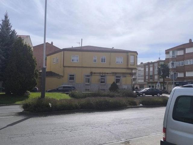 Casa adosada en Venta en Santa María del Páramo