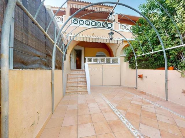 Casa adosada en venta en Santa Pola, Calas Santa Pola Este. Adosado en urbanización privada en Santa Pola del Este vive el Mediterráneo todo el año. Casas adosadas Santa.