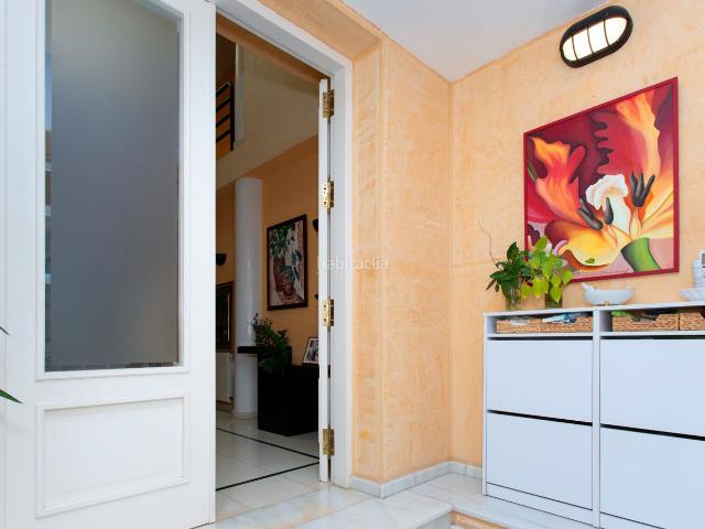 Casa adosada en venta en Santa Pola, Centro. Casa adosada de alto nivel en Santa Pola Amplias dimensiones, terraza y excelente ubicación. Casas adosadas Santa.