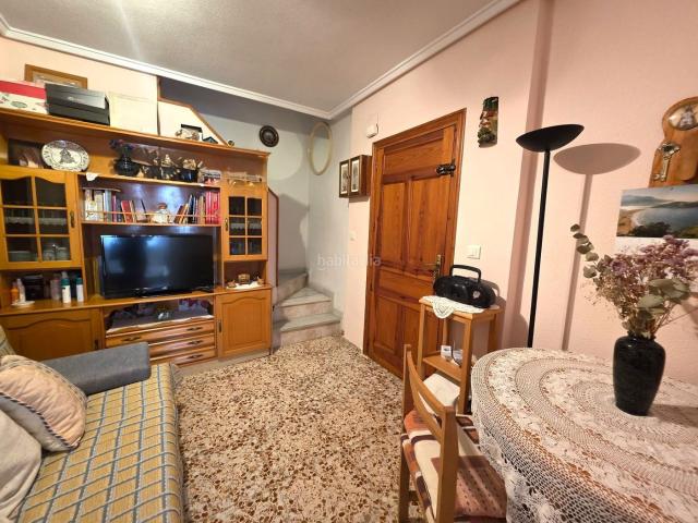 Casa adosada en venta en Santa Pola, Gran Playa. Se vende encantadora casa de esquina a solo 250 m de la gran playa luz, privacidad y vida al aire libre. Casas adosadas Santa.