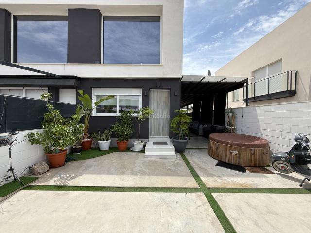 Casa adosada en venta en Santa Pola, Monte y Mar. Tu rincón en Gran Alacant espacio exterior, luz y muchas posibilidades. Casas adosadas Santa.