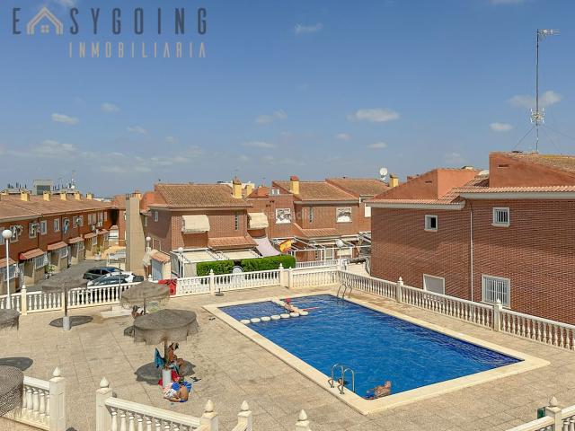 Casa adosada en venta en Santa Pola, Norte. Fantástico adosado familiar con piscina comunitaria y garaje privado. Casas adosadas Santa.