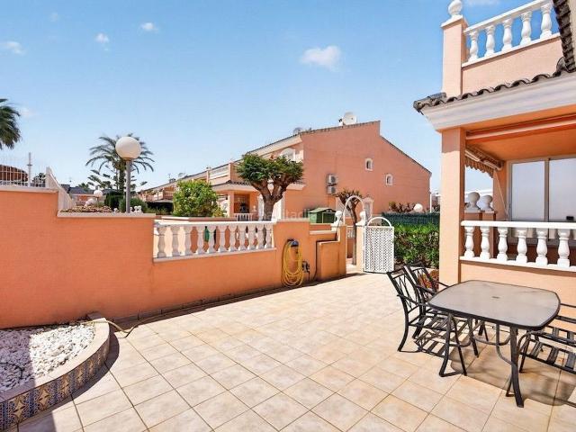 Casa adosada en venta en Santa Pola, Novamar Mediterráneo. Casa adosada en esquina a 1 km de la playa de Carabassí Gran Alacant. Casas adosadas Santa.