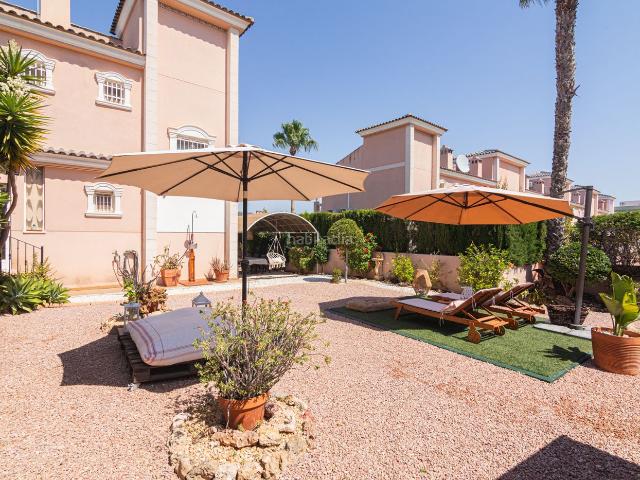 Casa adosada en venta en Santa Pola, Puerto Marino. ¡Oportunidad Única! Bungalow Adosado esquina, en Puerto Marino I. Casas adosadas Santa.