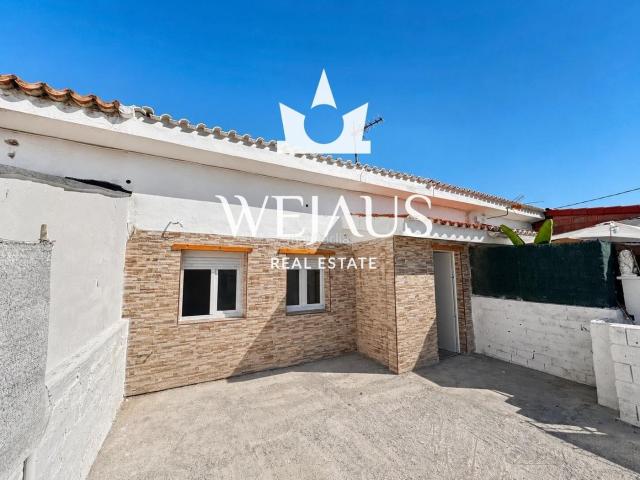 Casa adosada en venta en Santander, Peñacastillo Nueva Montaña. CASA ADOSADA EN NUEVA MONTAÑA. Casas adosadas.