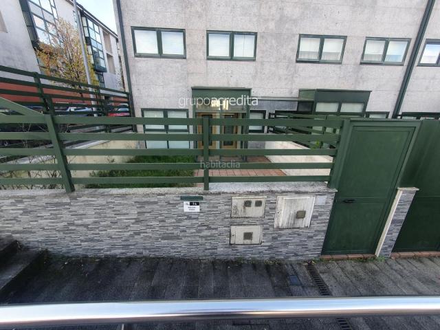 Casa adosada en venta en Santiago de Compostela, Campus Norte San Caetano. Se vende vivienda unifamiliar adosada con jardín y terraza en la zona norte de Santiago de Compostela. Casas adosadas.