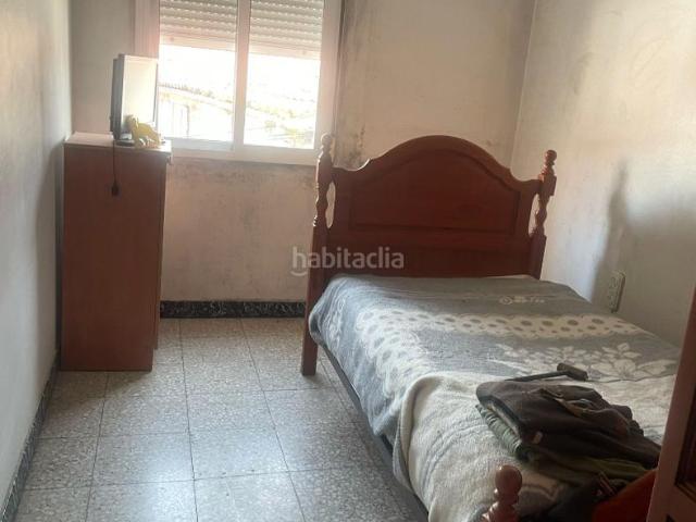 Casa adosada en venta en Santiago de Compostela, Campus Sur Santa Marta. SE VENDE CASA ADOSADA EN VIDAN QUE SE PUEDE DIVIDIR EN VARIAS VIVIENDAS, EDIFICIO GRANDE, EN LA PLANTA DE ABAJO HAY 3.