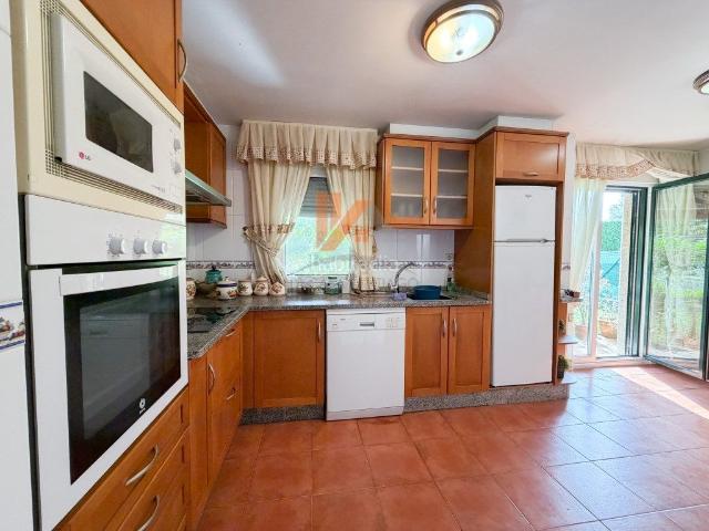 Casa adosada en venta en Santiago de Compostela, Parroquias de Santiago. VIVIENDA ADOSADA EN VENTA EN LA ZONA DE ROXOS. Casas adosadas Santiago de.