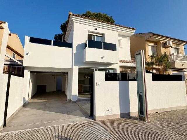 Casa adosada en Venta en Santiago de la Ribera