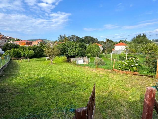 Casa adosada en venta en Santillana del Mar. Casa adosada con licencia turística con terraza, jardín y garaje cerrado. Casas adosadas Santillana del.