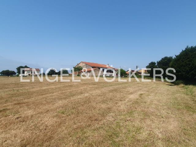 Casa adosada en venta en Santillana del Mar. Finca con vivienda en Viveda. Casas adosadas Santillana del.