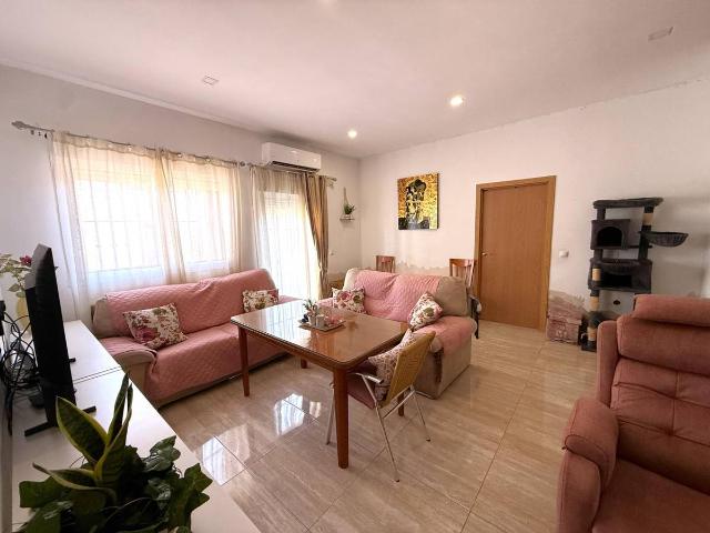 Casa adosada en Venta en Santiponce