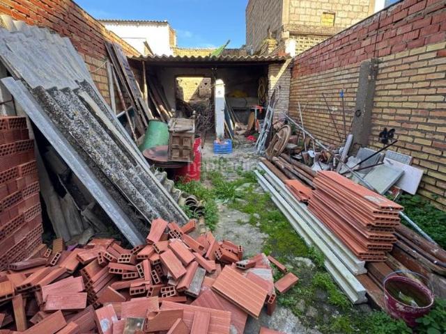 Casa adosada en venta en Santiponce. Joya Histórica en Santiponce Proyecto con Fachada y Techos IncluidosUbicada en una posición privilegiada, literalmente junto a las. Casas adosadas.