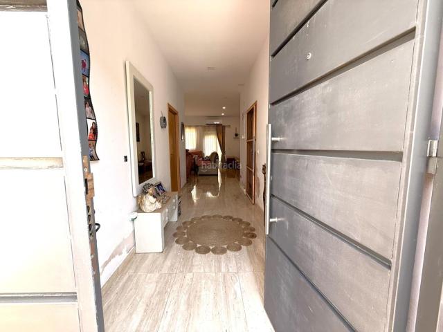 Casa adosada en venta en Santiponce. Magnífica casa en pleno corazón de Santiponce. Casas adosadas.