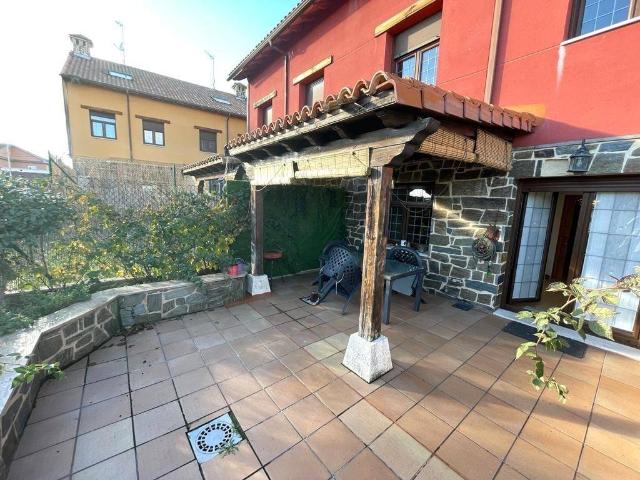 Casa adosada en Venta en Sariegos