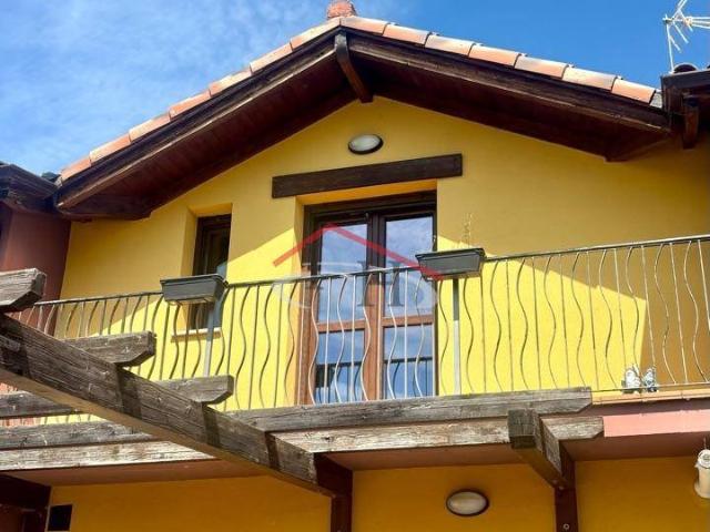 Casa adosada en Venta en Sariegos