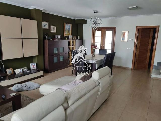 Casa adosada en Venta en Sariegos