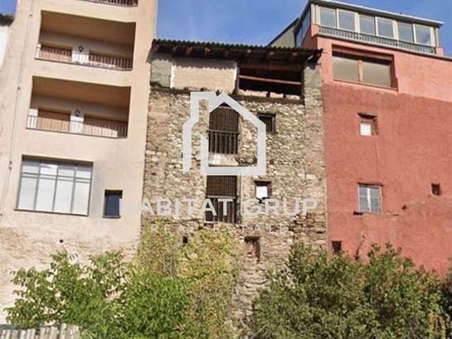 Casa adosada en venta en Seu d´Urgell, la, de 203 m² 3 habitaciones por 90.000
