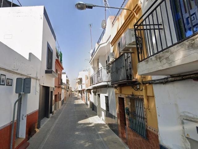Casa adosada en venta en Sevilla, Torreblanca. Adosado en Sevilla. Activo inmobiliario SIN POSESIÓN, NO SE PUEDE VISITAR. Casas adosadas.
