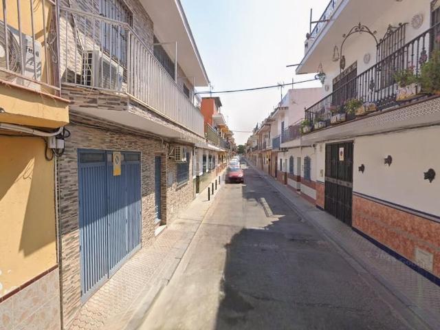 Casa adosada en venta en Sevilla, Torreblanca. Adosado en Sevilla. Activo inmobiliario SIN POSESIÓN, NO SE PUEDE VISITAR. Casas adosadas.