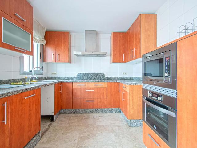 Casa adosada en venta en Sevilla, Colores Entreparques. Exclusivo adosado frente al Parque Infanta Elena!. Casas adosadas.