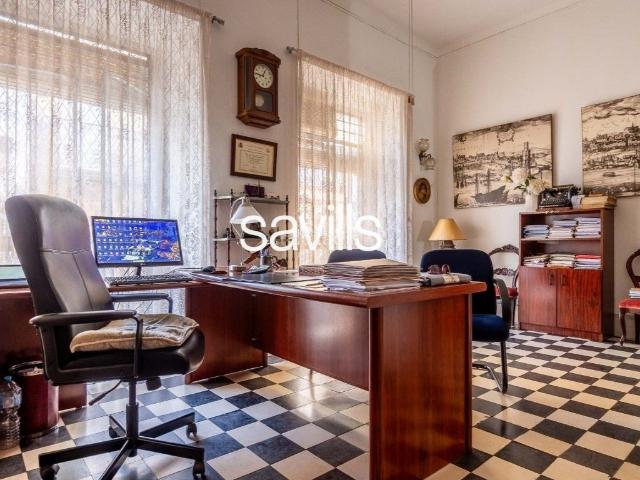 Casa adosada en venta en Sevilla, Encarnación Regina. Casa histórica en Sevilla con encanto y gran potencial. Casas adosadas.