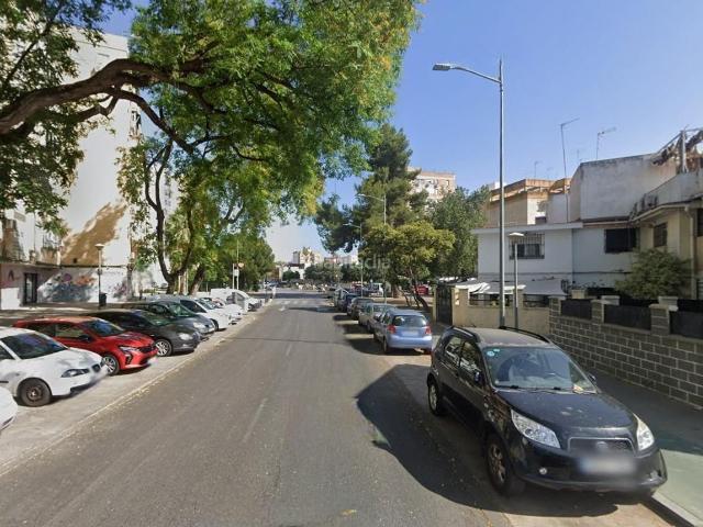Casa adosada en venta en Sevilla, Juan XXIII Rochelambert. Adosado en Sevilla. Activo inmobiliario SIN POSESIÓN, NO SE PUEDE VISITAR. Casas adosadas.