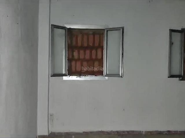 Casa adosada en venta en Sevilla, La Plata. Casa adosada de entidad bancaria situada en Sevilla, en el barrio de Rochelambert. Casas adosadas.