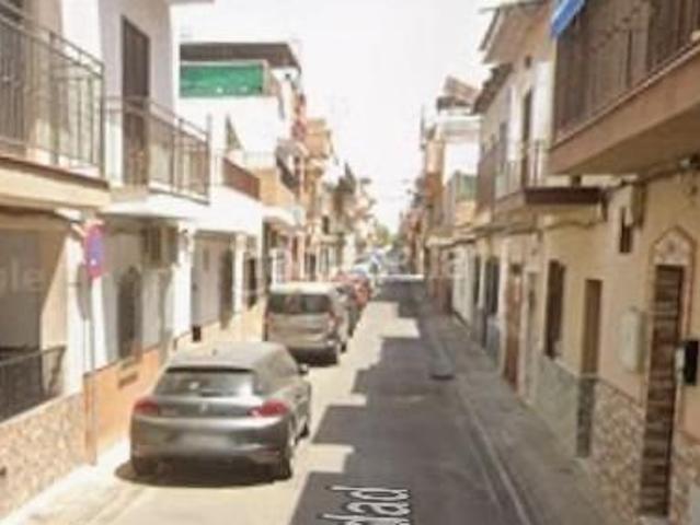 Casa adosada en venta en Sevilla, Palmete. VIVIENDA OCUPADA A LA VENTA EN PALMETE. Casas adosadas.