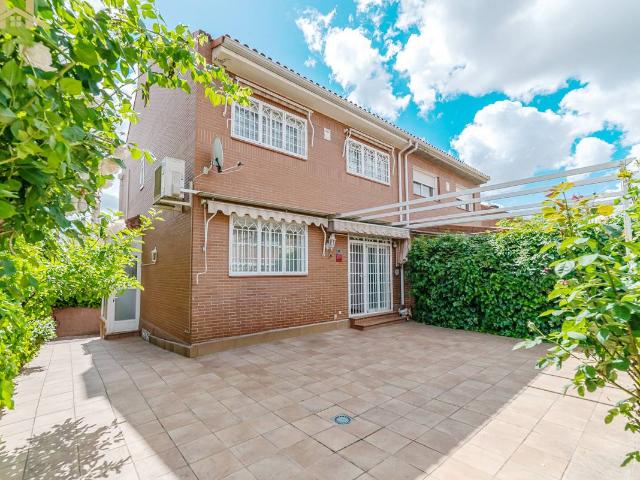 Casa adosada en Venta en Sector B