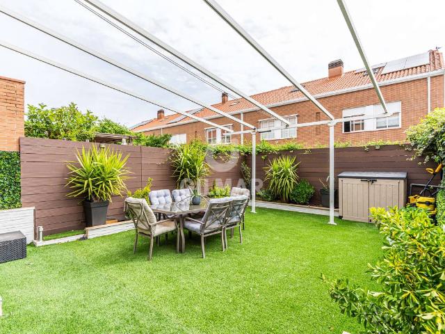 Casa adosada en Venta en Sector B