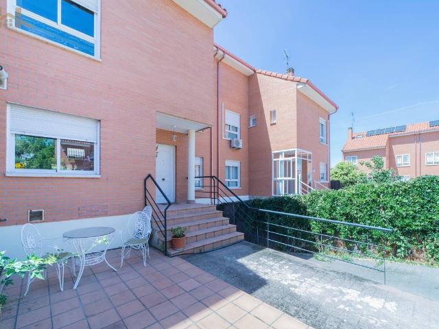 Casa adosada en Venta en Sector S