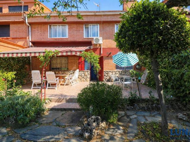 Casa adosada en Venta en Sector 3