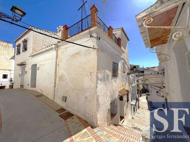 Casa adosada en venta en Sedella. Casas adosadas.