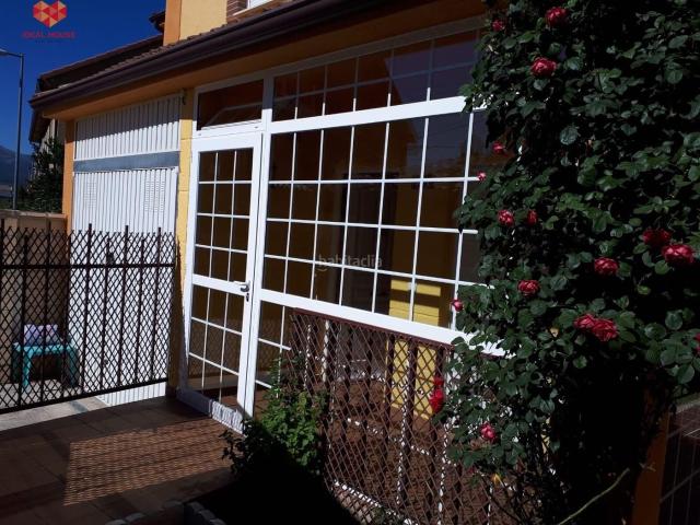Casa adosada en venta en Segovia, Área Rural. Adosado en Segovia con inquilinos para inversión. Casas adosadas.