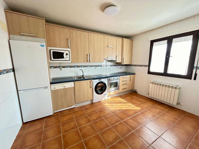 Casa adosada en venta en Segovia, Área Rural. CHALET IMPECABLE, LISTO PARA ENTRAR A VIVIR. Casas adosadas.