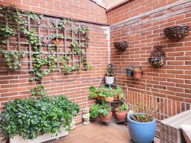 Casa adosada en venta en Segovia, Sector Plaza de Toros. EXCLUSIVO CHALET con patio EN NUEVA SEGOVIA. de 4 Dormitorios y 3 baños. Casas adosadas.