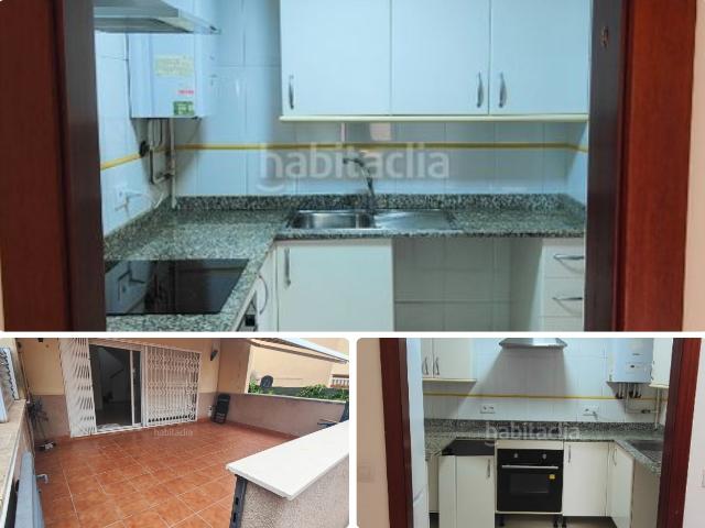 Casa adosada en venta en Segur de Calafell, Segur de Calafell Nucli Urbà Costa Dorada. CASA ADOSADA CON VISTAS AL MAR EN SEGUR DE CALAFELL. Casas adosadas Segur de.