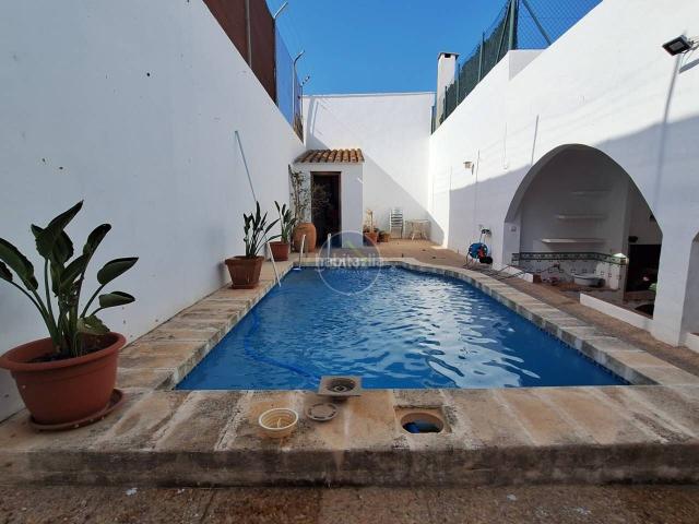 Casa adosada en venta en Sellent. Casa con piscina a la venta en Sellent. Casas adosadas.