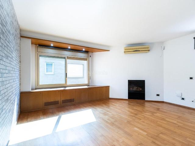 Casa adosada en venta en Sentmenat. CASA ADOSADA CON GARAGE Y TERRAZA EN EL CENTRO. Casas adosadas.