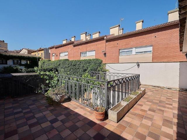 Casa adosada en venta en Sentmenat, de 390 m² 5 habitaciones por 600.000