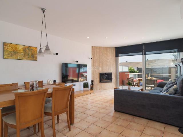 Casa adosada en venta en Sentmenat. ENCANTADORA CASA A POCOS KM DE SABADELL. Casas adosadas.