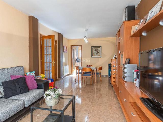 Casa adosada en venta en Sentmenat. ESPACIOSA CASA ADOSADA EN EL CENTRO DE SENTMENAT. Casas adosadas.