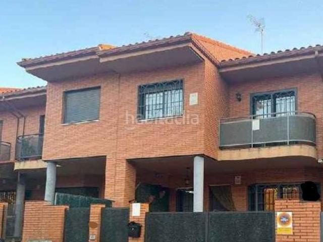 Casa adosada en venta en Seseña, Los Robles. INMUEBLE ALQUILADO SIN ACCESO AL INTERIOR. Casas adosadas.