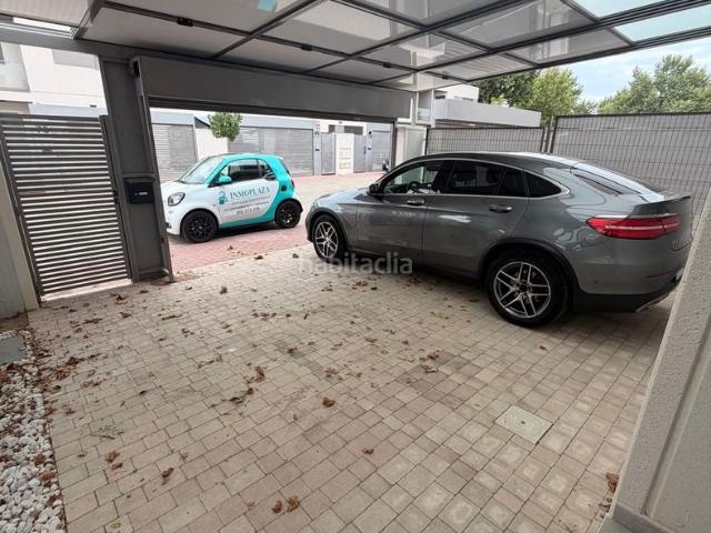 Casa adosada en venta en Seseña, Seseña Nuevo. OPORTUNIDAD CHALET MUY PRACTICO CONSTRUIDO EN EL 2024 IMPECABLE. DISPONEMOS DE LLAVES. Casas adosadas.