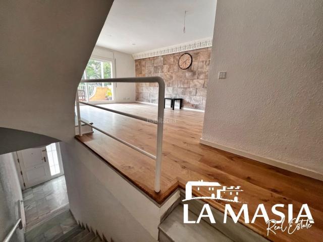 Casa adosada en venta en Sitges, Les Botigues de Sitges Costa Dorada. Precioso chalet adosado con piscina comunitaria. Casas adosadas.