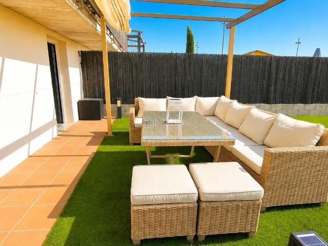 Casa adosada en venta en Sils. Exclusiva casa pareada con amplio jardín y posibilidad de piscina en Sils. Casas adosadas.