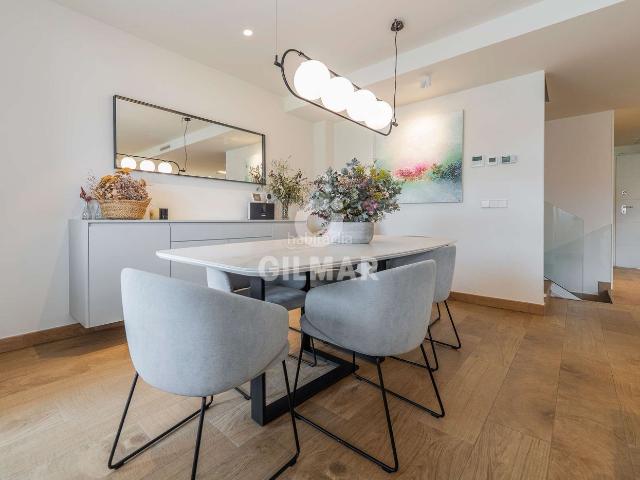 Casa adosada en venta en Pozuelo de Alarcón, Norte. Chalet de reciente construcción en urbanización privada con seguridad en Pozuelo de AlarcónEsta vivienda de reciente construcción. Casas adosadas.