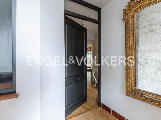 Casa adosada en venta en Pozuelo de Alarcón, Estación. Magnífico chalet de esquina en Pozuelo de Alarcón. Casas adosadas Pozuelo de.